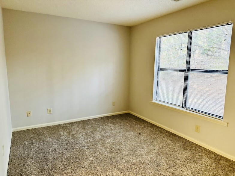 Owner Bedroom - 600 Audubon Lake Dr