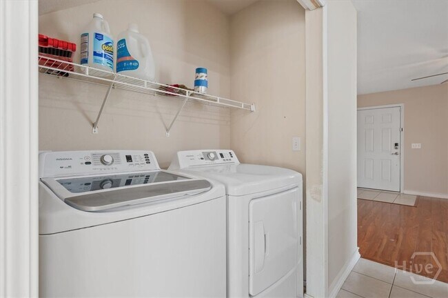 Building Photo - 17 Bushwood Dr
