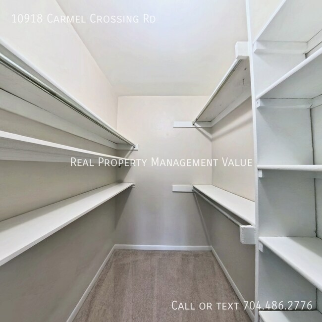 Building Photo - 10918 Carmel Crossing Rd