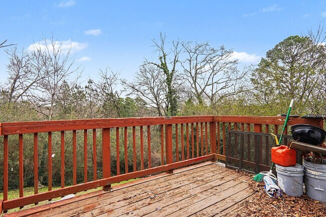 Building Photo - 1147 Oakley Dr