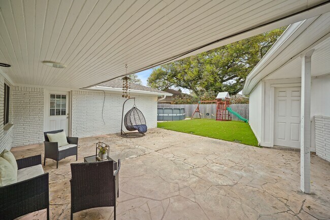 Building Photo - 6215 S Braeswood Blvd