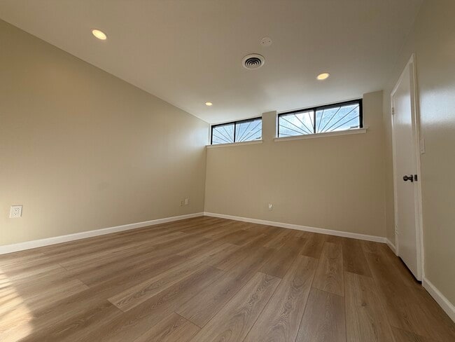 Building Photo - 1109 South St