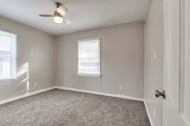 Building Photo - 506 E Curtis Dr