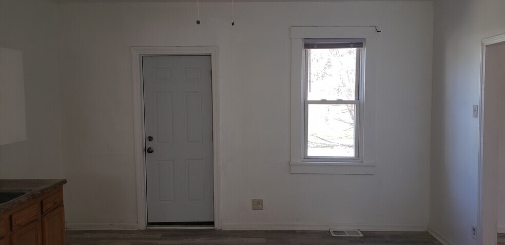 Living room - 3985 E 66th St