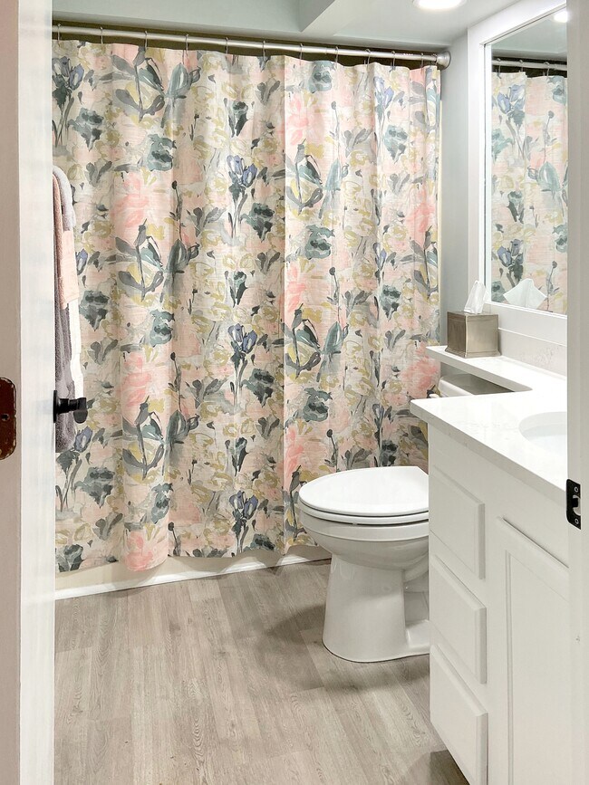 Building Photo - 1575 Ivy Trce