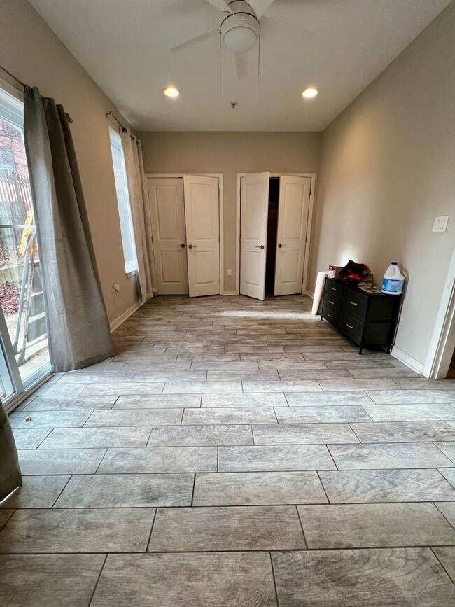 Building Photo - Gorgeous 3-Bedroom Townhome with One-Car G...