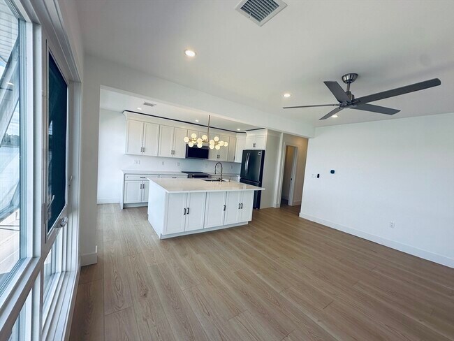 Building Photo - 280 Endicott Ave