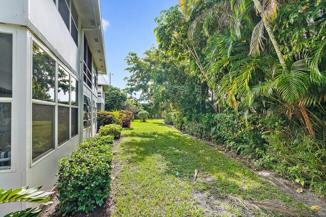 Building Photo - 2929 SE Ocean Blvd