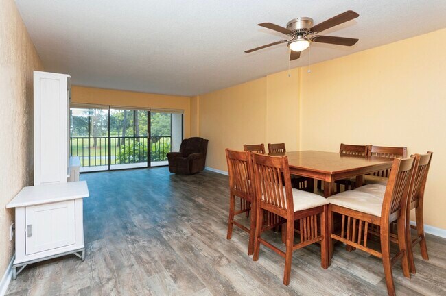 Building Photo - 2900 Cove Cay Dr