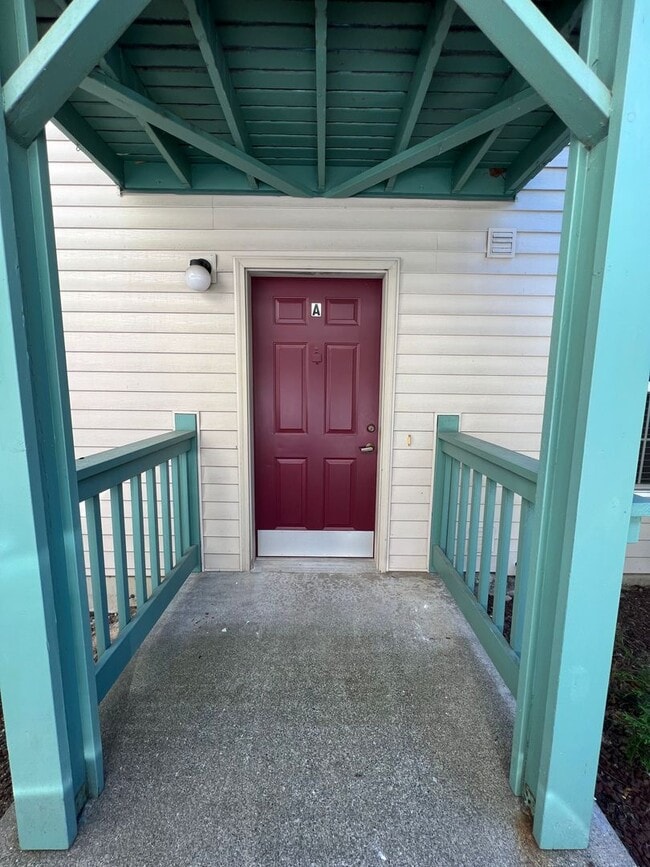 Building Photo - 1409 Bradley Ln