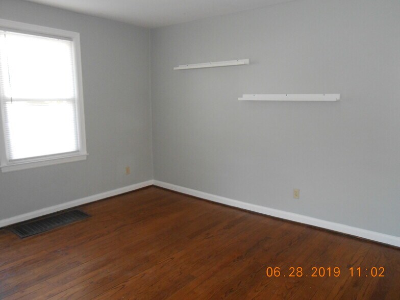 Living Room - 1343 Ida Ave