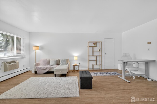 Building Photo - 22 Lake Ave