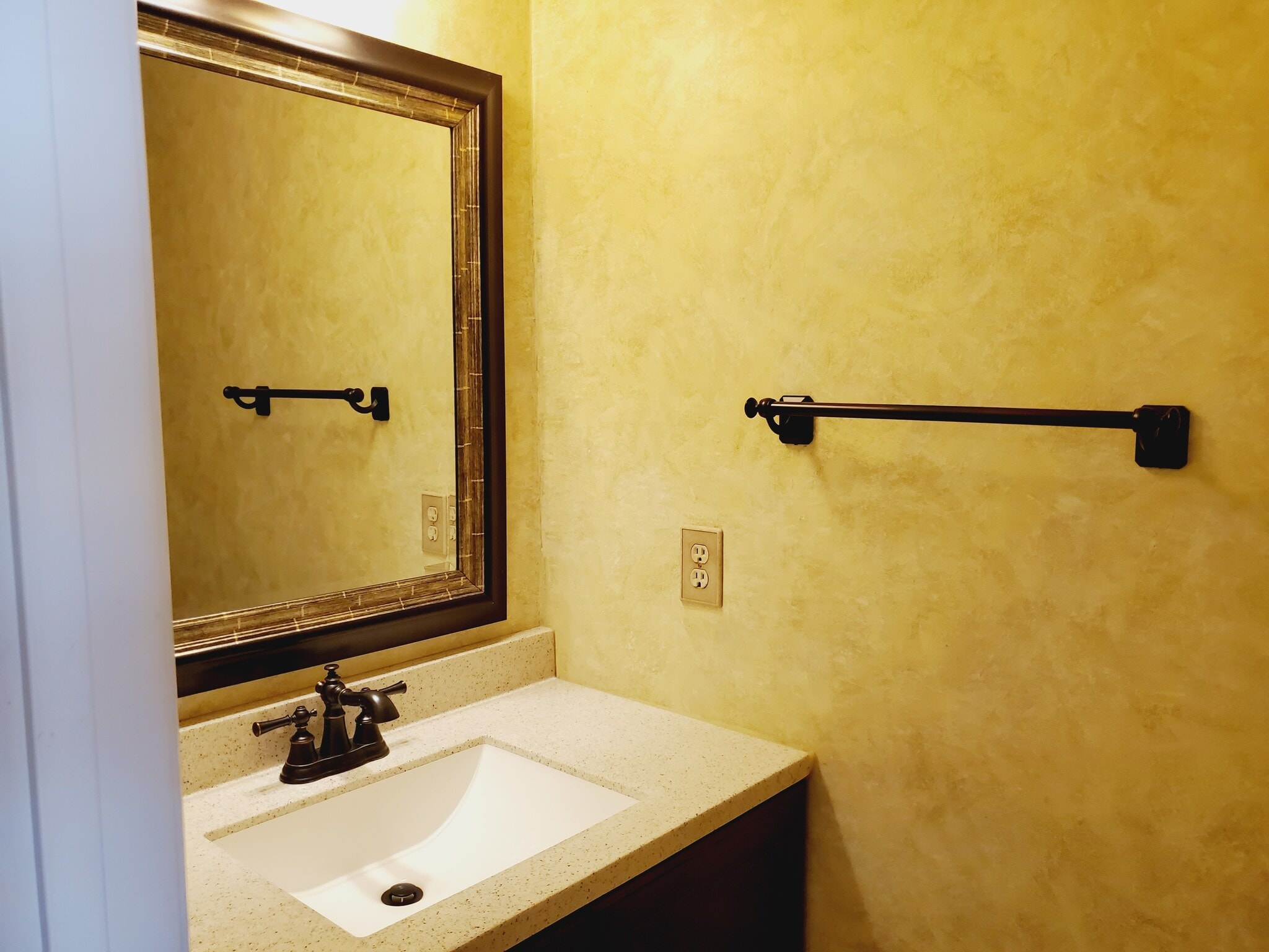 Building Photo - 8900 S Somerset Ln