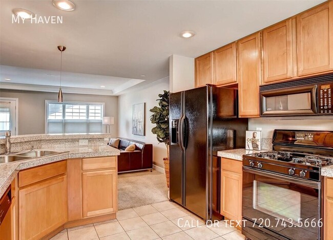 Building Photo - Dual Primary Bedrooms in Great Townhome