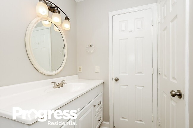 Building Photo - 2210 Racquet Club Dr