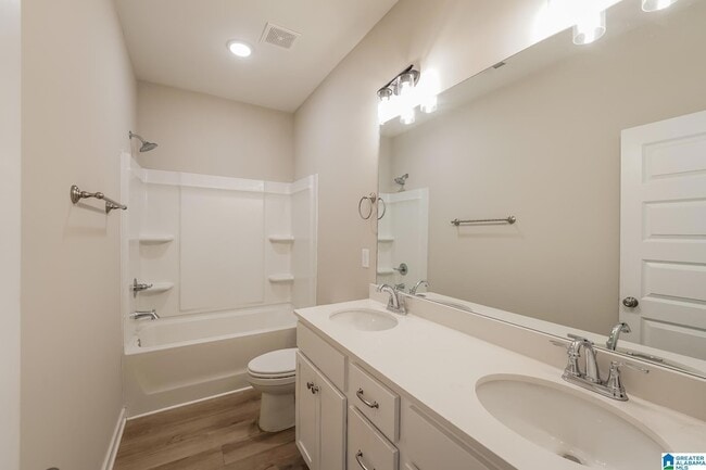 Building Photo - 142 Kings Wy