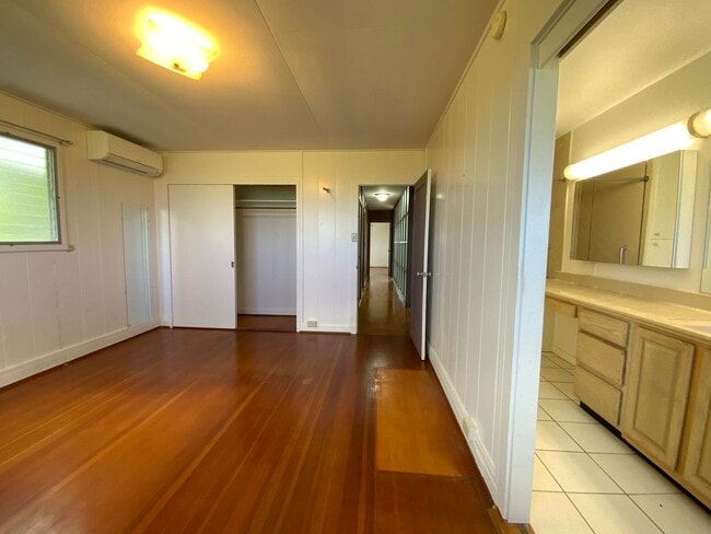 Building Photo - T1247ach