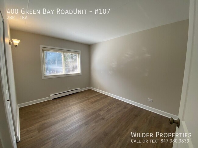 Building Photo - 400 Green Bay Rd