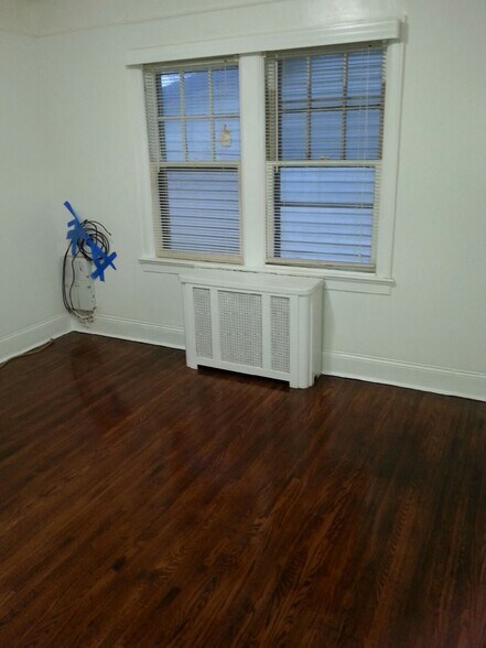Building Photo - 616 S 8th Ave