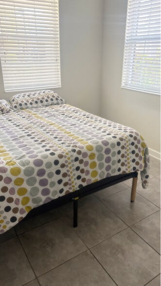 Building Photo - 11942 Sonnet Ave