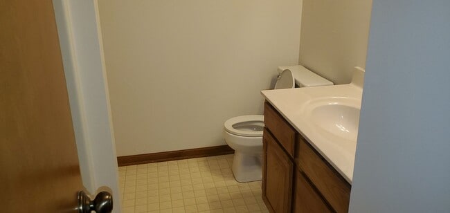 Building Photo - 3 bd Park DeVille condo in W Columbia, new...
