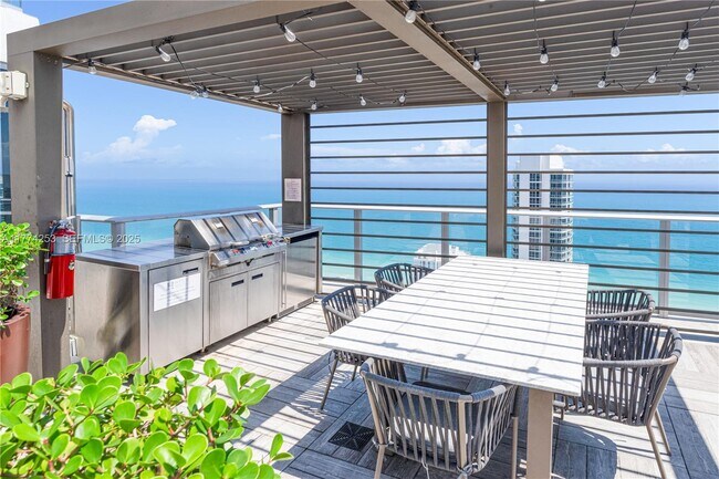 Building Photo - 4010 S Ocean Dr