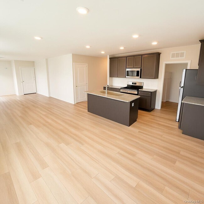 Building Photo - 226 Tower Ridge Cir