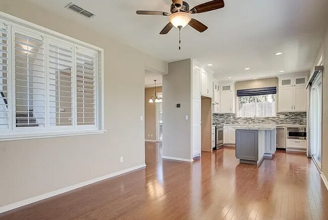 Building Photo - Spectacular FOLSOM 4/3 - Waiting For You!  Please Read Entire Ad For Viewings!