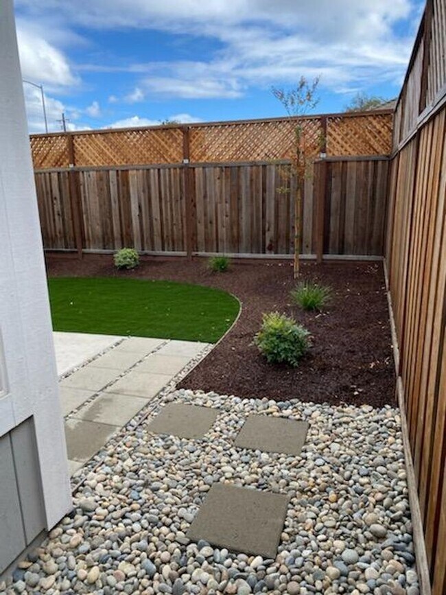 Building Photo - Gorgeous 4 Bedroom 3 Bathroom Single Level New Construction Home in Northeast Santa Rosa