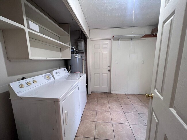 Building Photo - 3/2 House Near UF - Available mid-July 2026!