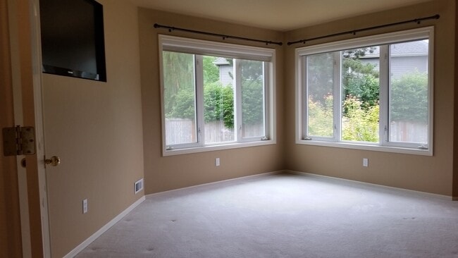 Building Photo - Exceptional 3 Bed, 2.5 bath in Sammamish w...