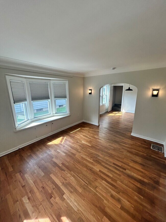 Building Photo - 1543 Gladstone Dr SE
