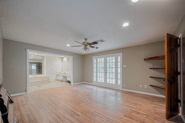 Building Photo - 4015 Black Locust Dr