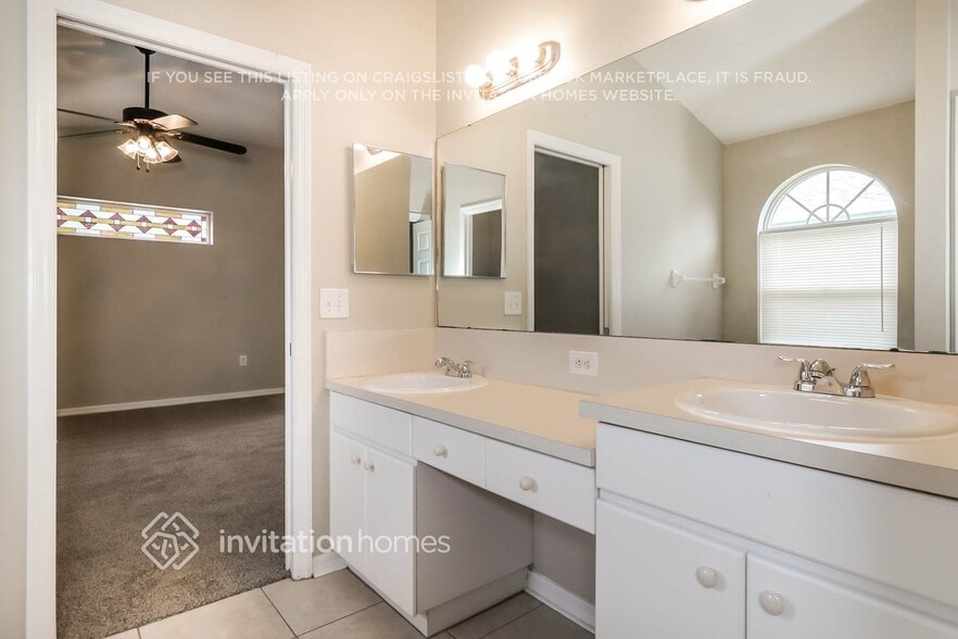 Building Photo - 1447 Baythorn Dr
