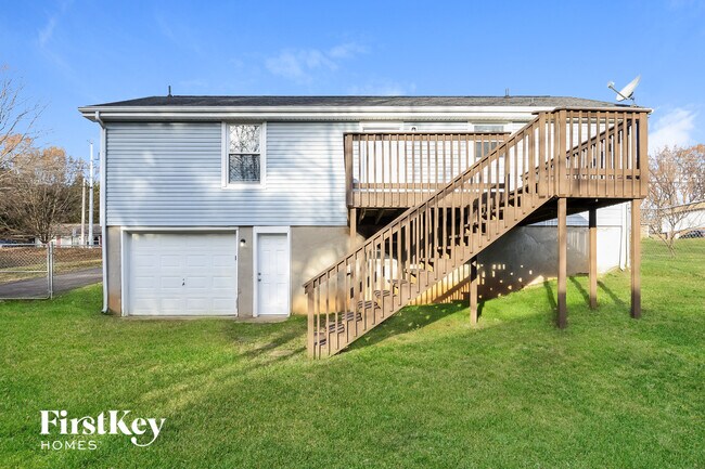 Building Photo - 1831 Palamino Dr