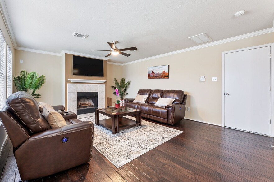 Building Photo - 9835 Golden Prairie Ln