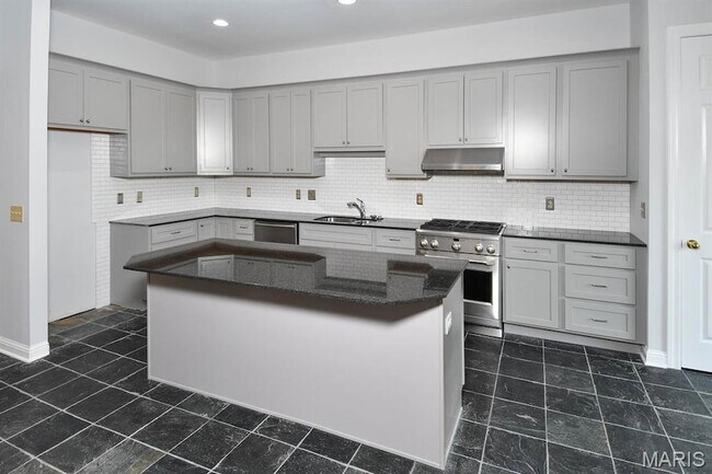 Building Photo - 20 Brighton Way