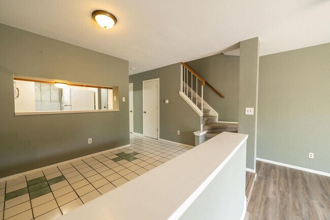 Building Photo - 11901 Swearingen Dr