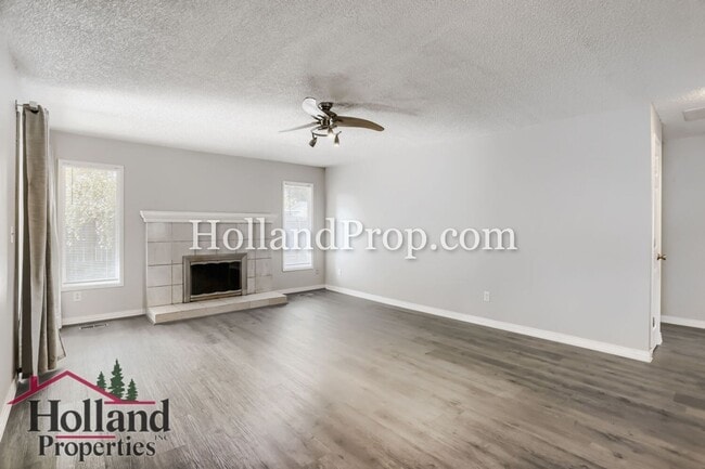 Building Photo - Single level, newly remodeled, in a great Hillsboro location
