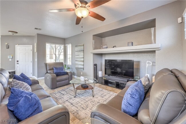 Building Photo - 548 W Civic Holiday Ave