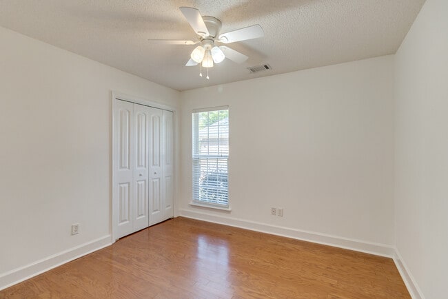 Building Photo - 626 Marsh View Dr