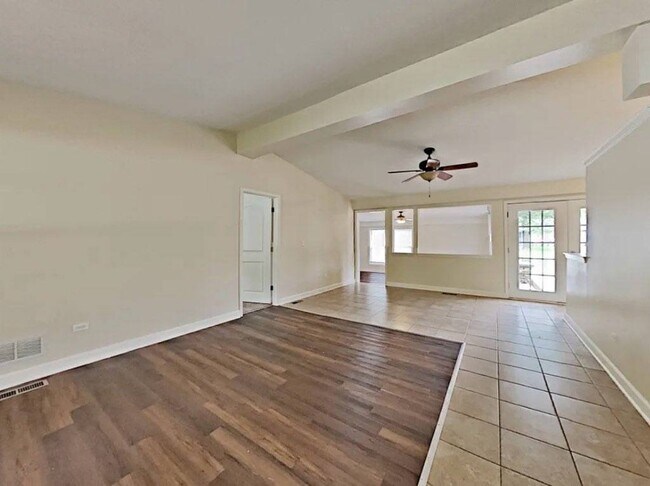Building Photo - 15444 Alameda Ave