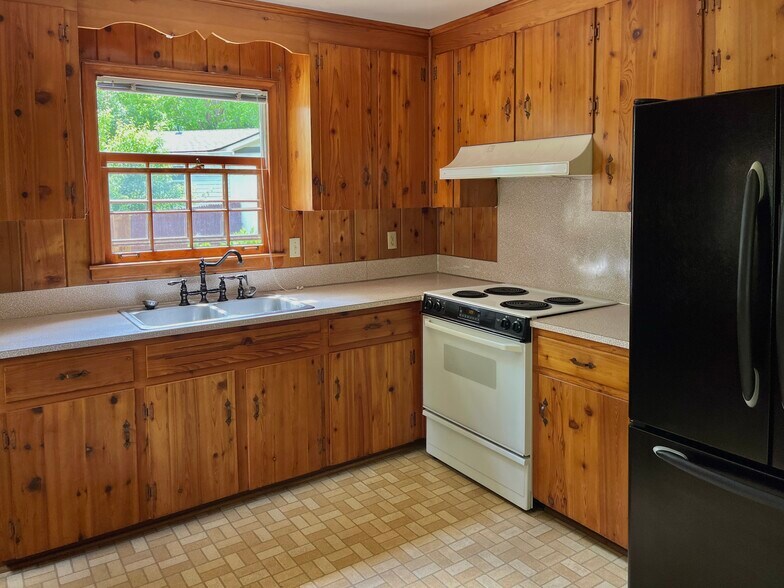 Building Photo - 7113 Rockcliff Ct