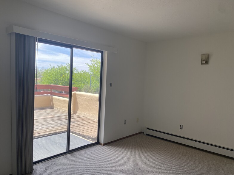 Building Photo - 1464 Avenida de las Americas