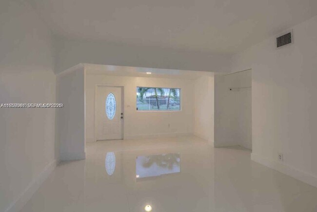 Building Photo - 2260 Service Rd