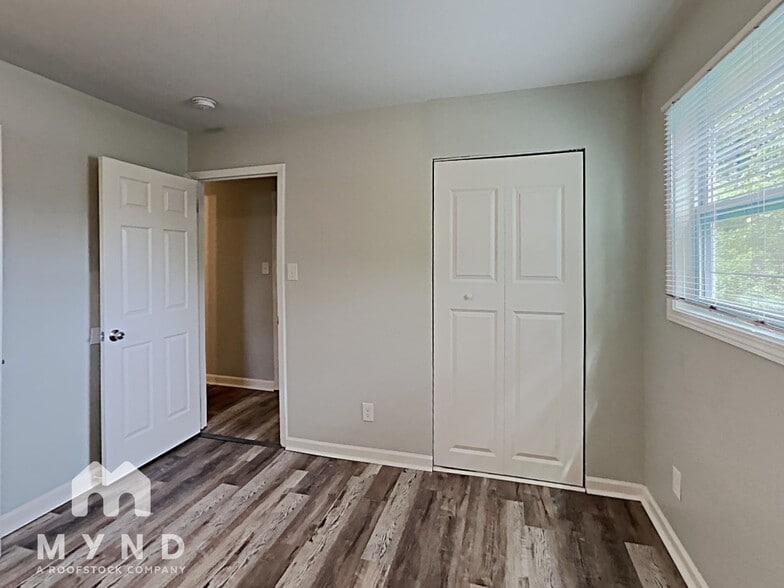 Building Photo - 4167 Sweetbriar Ln