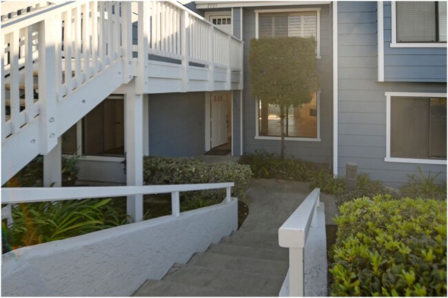 Building Photo - San Clemente 2 Bedroom Condo!