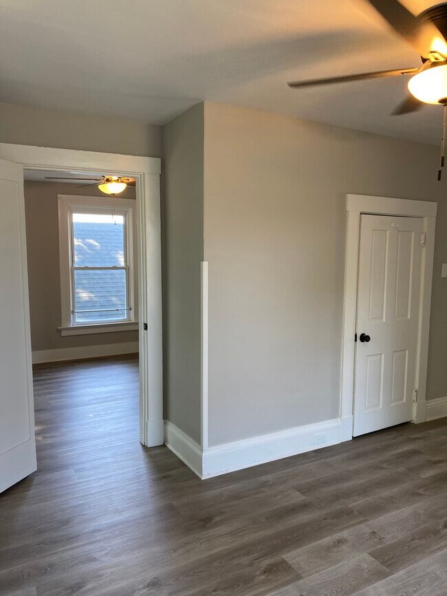 Building Photo - Newly renovated home immediately available