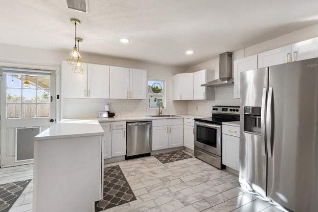 Building Photo - Updated Garland Home