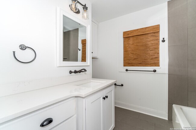 Building Photo - 351 Redwood St